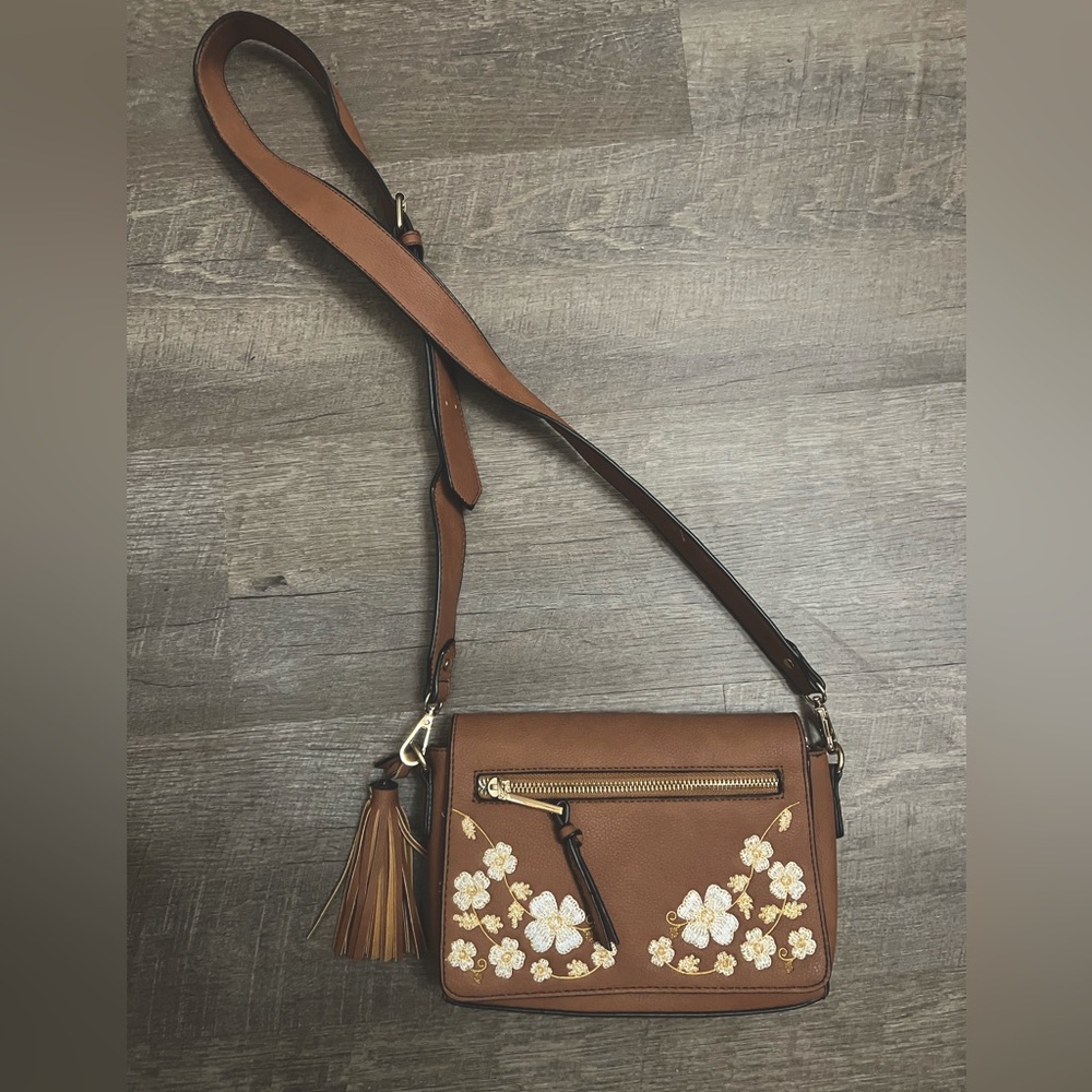Francesca’s Leather Daisy Cross Body Purse; like new